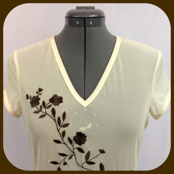 EXPRESS 💕Unique Classy Sheer Embroidered Top💕 - Picture 2 of 4